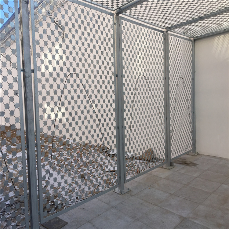 河南監(jiān)獄梅花形金屬鋼網(wǎng)墻
