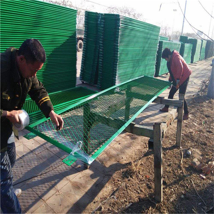 北京高速公路護(hù)欄安裝設(shè)施