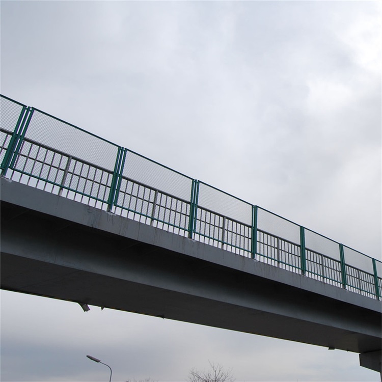 四川橋梁護(hù)欄網(wǎng)在建造時(shí)注意哪些問(wèn)題